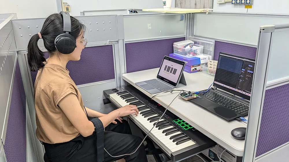 Effects of Rhythmic Stimulation of Different Sensors on Rhythm Stability and Cognitive Load
