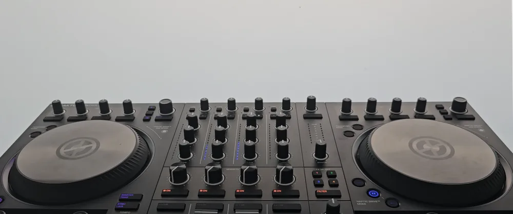 Traktor Kontrol S4 Mk3 Is Not a Turntable No Matter How Bad I Want it To Be: But That's OK Because I Accept It For Who It Is