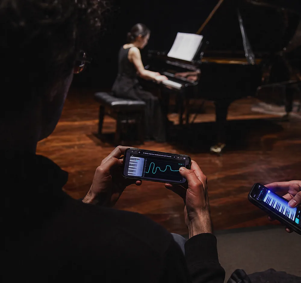 VoixTenue: Exploring Real-Time Gestural Control of Vocal Synthesis on a Mobile Phone